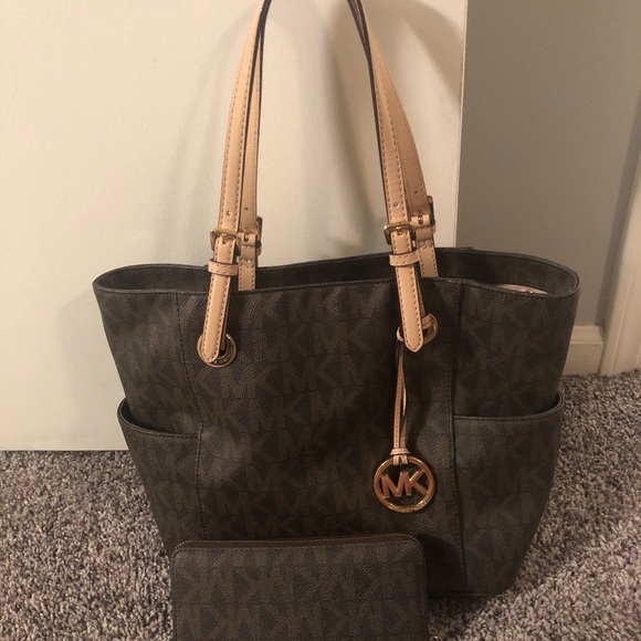 Micheal Kors Purse and Wallet - Picture 2 of 7